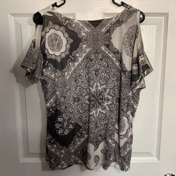 XXI Cut Out Sleeve Shirt. Size Large - Picture 5 of 5